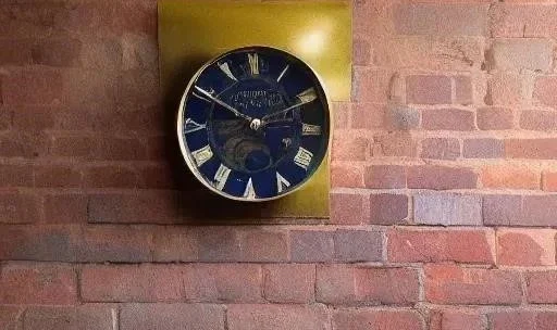 How a Time Clock Helps You Comply with Labor Laws