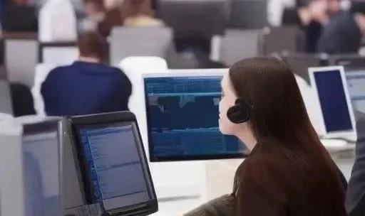 Selecting the Right Help Desk Software for Large Enterprises in 2025
