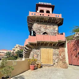 Neemrana Fort Palace: Your Weekend Getaway