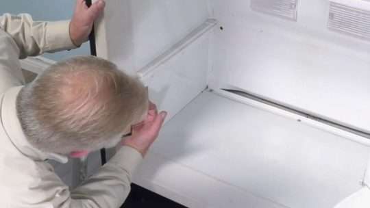 When to Call a Pro for Frigidaire Refrigerator Repair 