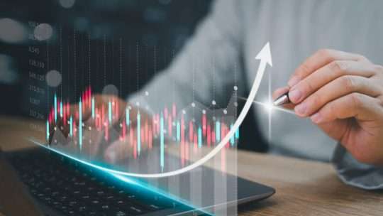 Comparing Traditional Investing to Kronverix’s AI-Driven Approach